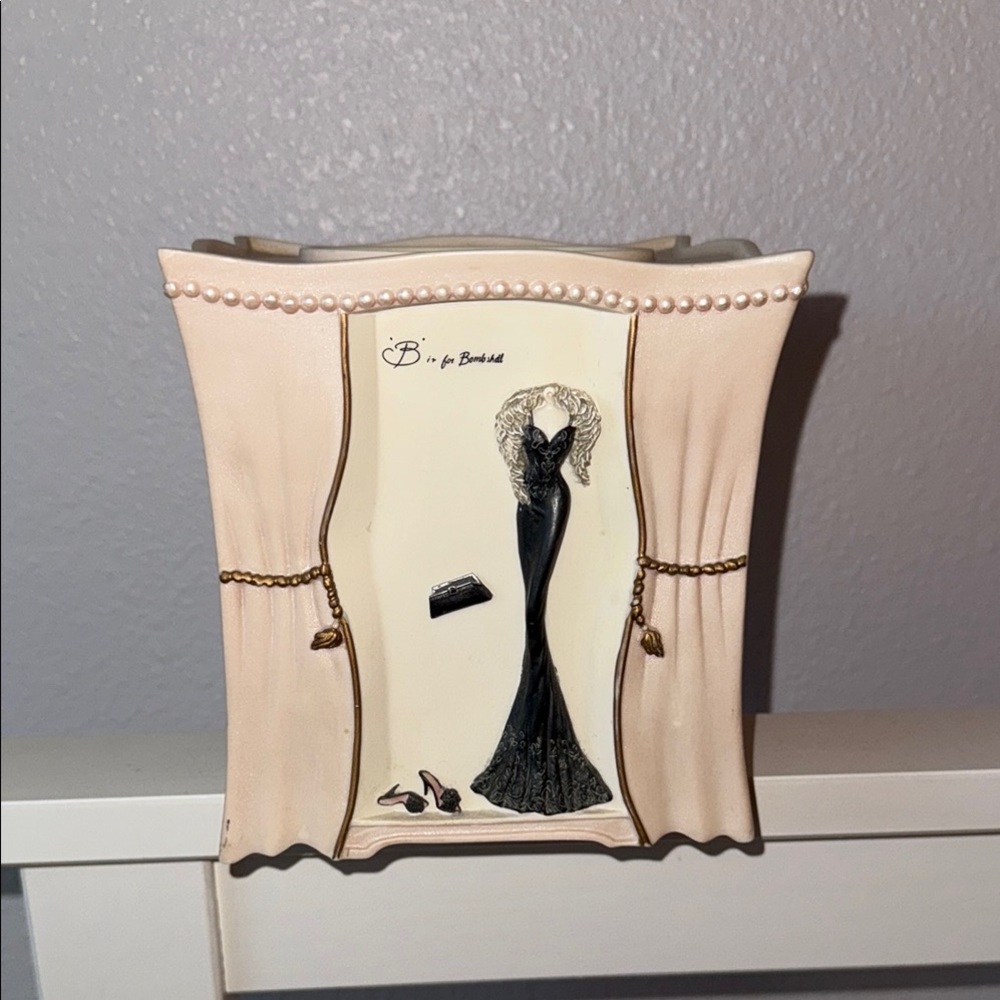 Elegant Light Pink and Cream Pastel Tissue Box Holder